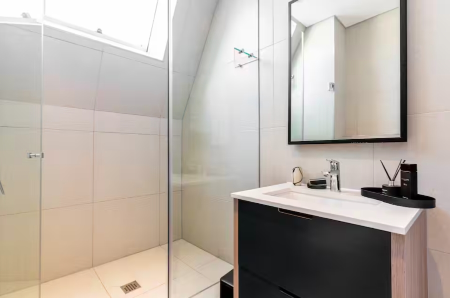 2 Bedroom Property for Sale in Sea Point Western Cape